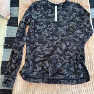 lululemon athletica Gray Black Fitted Long Sleeve Sweatshirt